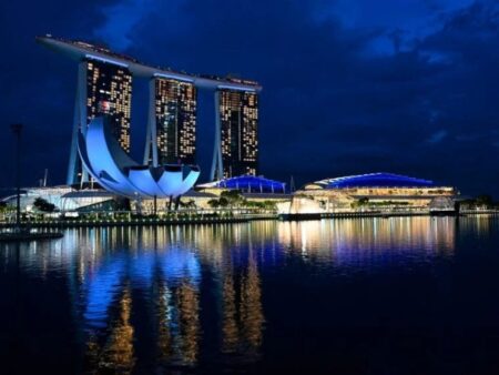 Sands’ Credit Rating Supported by Singapore, Fitch Says